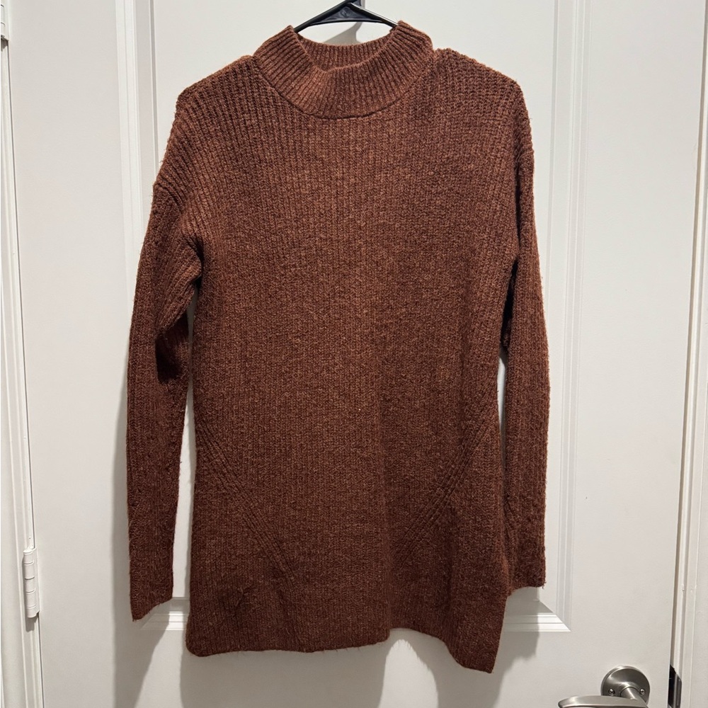 Warm crew neck brown sweater